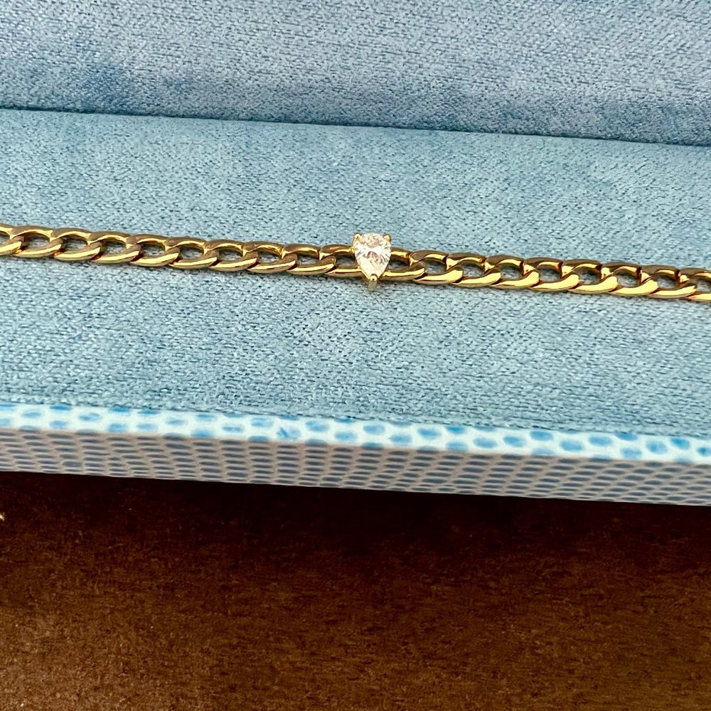 Anita KO SMALL CUBAN LINK BRACELET WITH PEAR DIAMOND CENTER